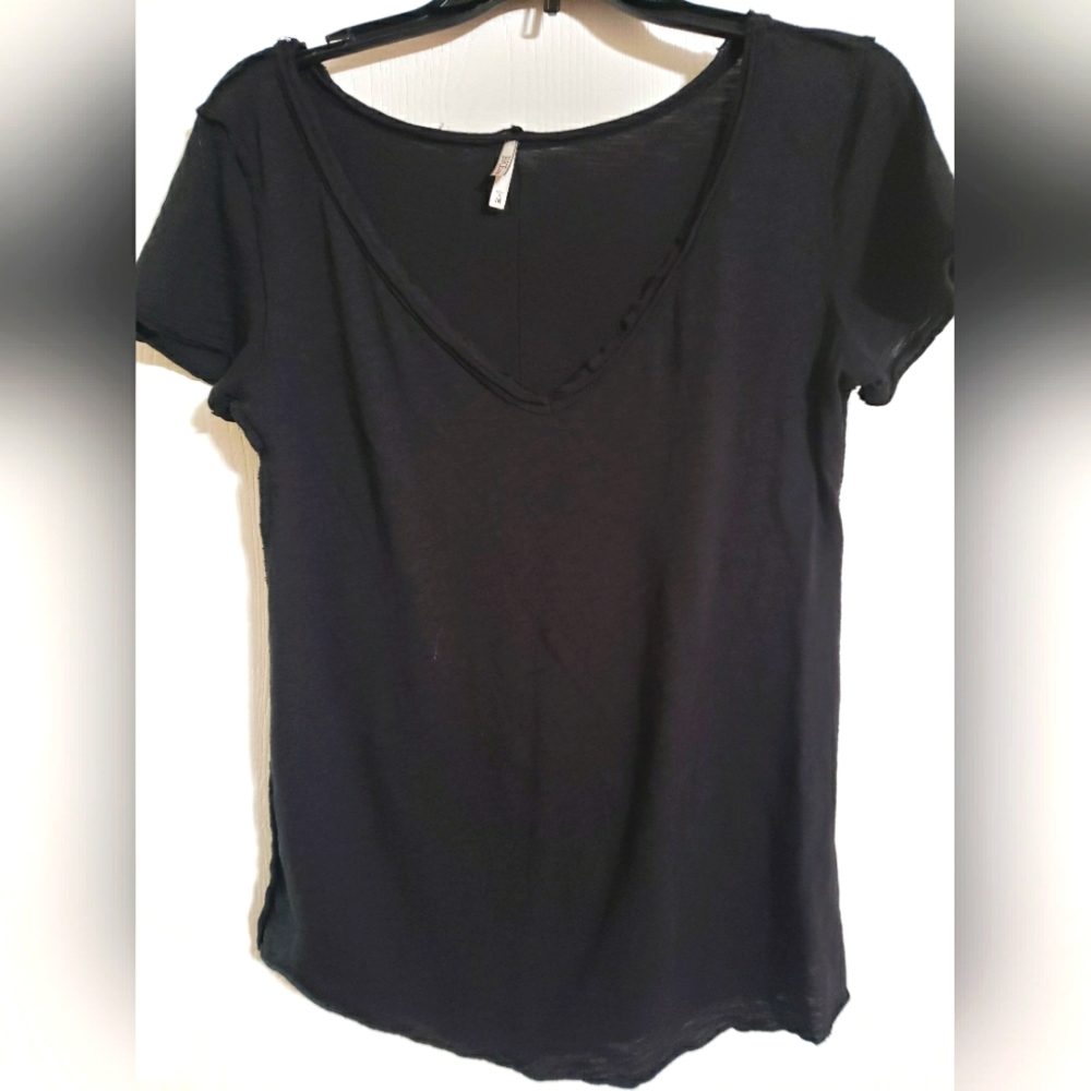 💥3/$30💥Black BKE Reverse Hem Tee NWOT